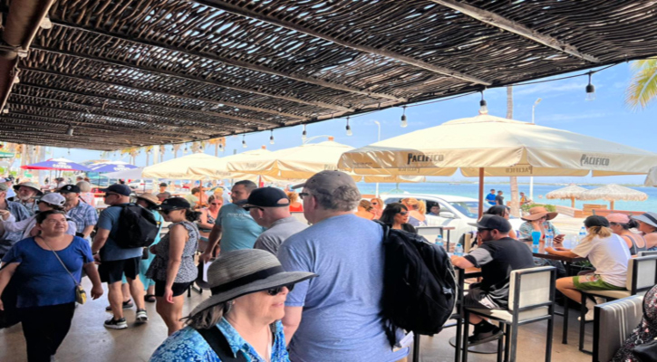 Proyectan cerrar 2025 con arribo de 4.5 millones de turistas a BCS; tendrá fin de año un cierre positivo