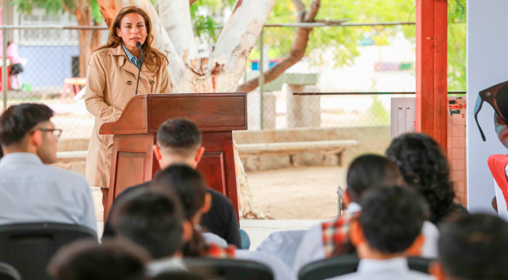 Cuestionan a Milena Quiroga de pretender adoctrinar alumnos en primaria en La Paz