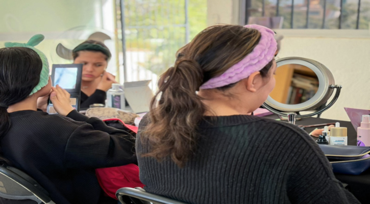 Realizan con éxito curso de automaquillaje de día en CSL