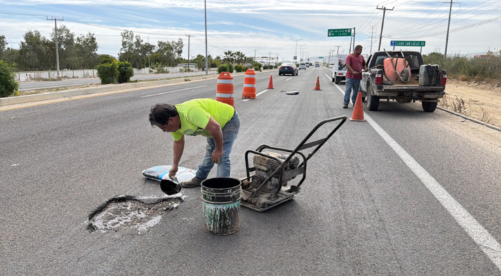 Refuerza Ayuntamiento de Los Cabos trabajos de bacheo en puntos estratégicos