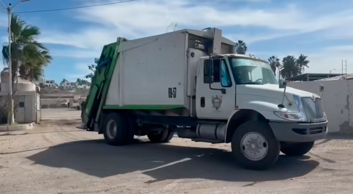 Descansos del 25 de diciembre y 1º de enero, causas del rezago en recolección de basura en La Paz