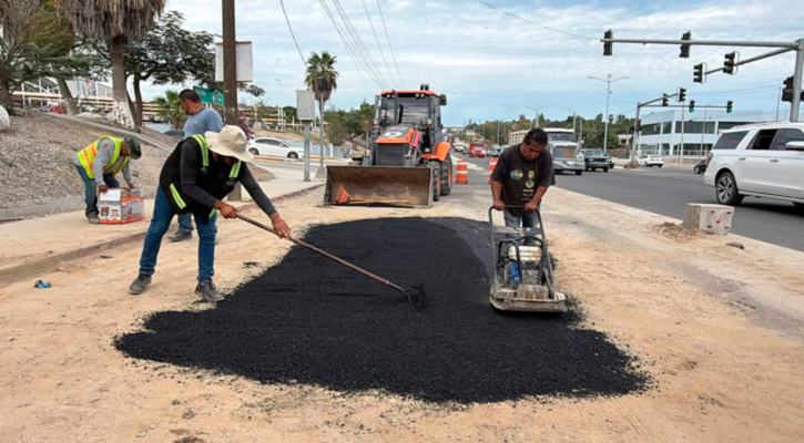 Con el programa “Caza Baches”, Ayuntamiento de Los Cabos refuerza movilidad en colonias y zonas federales