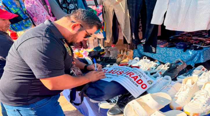 Realizan operativo de ordenamiento en tianguis de la colonia Las Palmas en CSL; colocaron sellos de suspensión