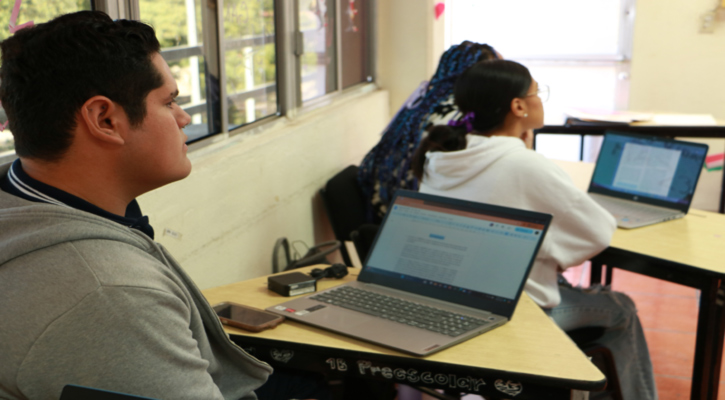 Más de 1,800 docentes participan en cursos formativos presenciales en la BENU