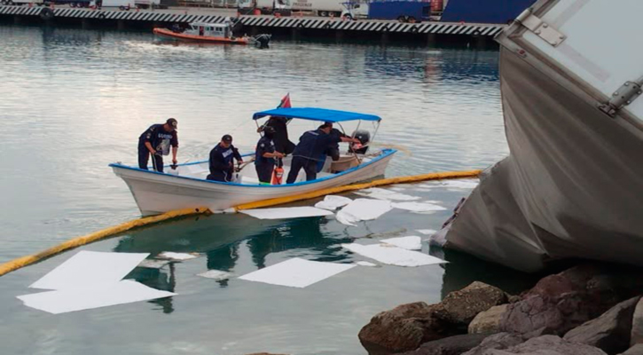 Atiende Marina derrame de hidrocarburos en el Puerto de Pichilingue