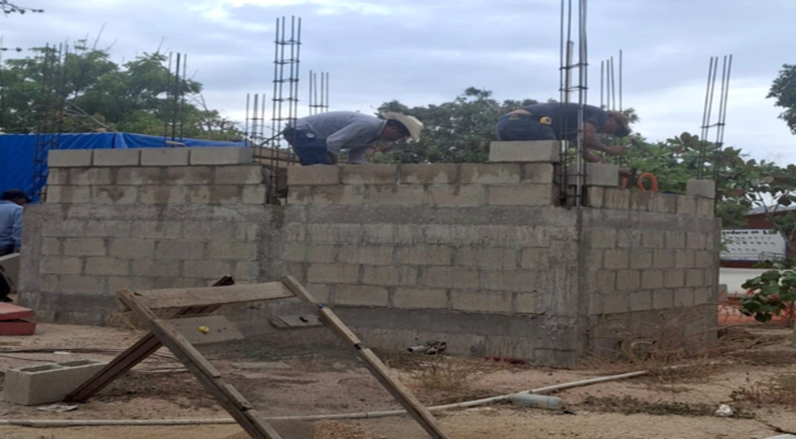 Reactivan trabajos de albañilería en escuelas de CSL
