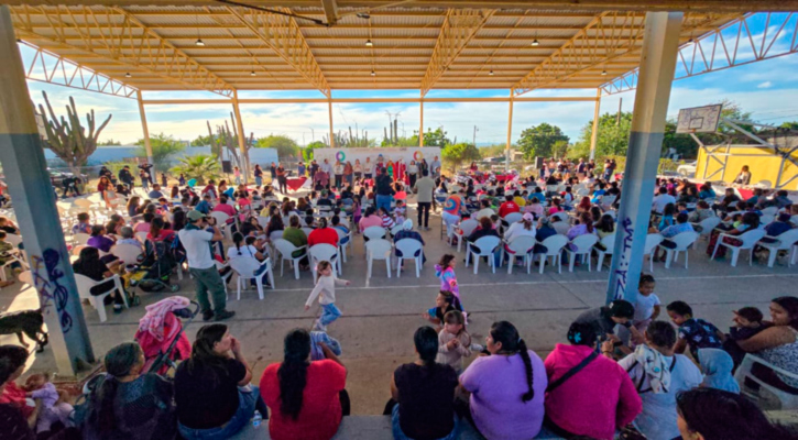 Celebra GAB de la Secretaría General de gobierno de BCS convivencia por el Día de Reyes en la colonia La Pasión