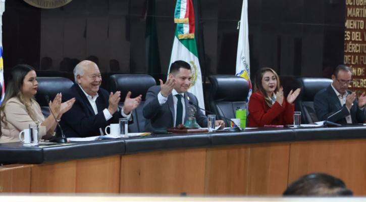 Acude Gobernador al 51 aniversario de la promulgación de la Constitución Política de BCS