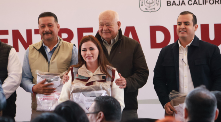 Refrenda el gobernador Víctor Castro su compromiso con los servidores públicos de BCS