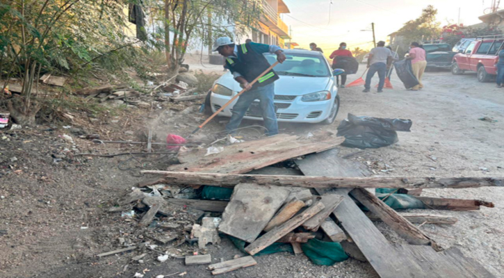 Refuerzan jornadas de limpieza en la colonia La Esperanza, en CSL
