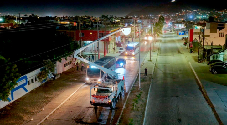Mejoras urbanas en Cabo San Lucas con alumbrado público a través del programa Transformación Vial que impulsa la Oficialía Mayor