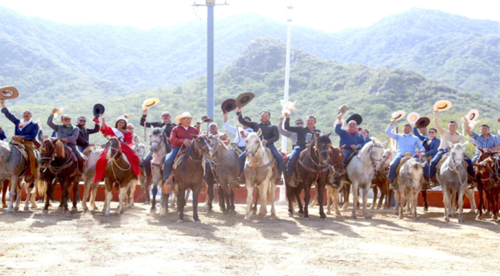 Arraigo y tradición, enmarcan la cabalgata de las Fiestas de San Felipe 2026 encabezada por el alcalde Christian Agúndez