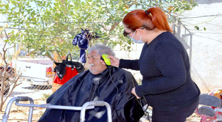 Efectúa DIF Los Cabos acciones solidarias en apoyo de persona adulta mayor que asiste a la Casa de Día