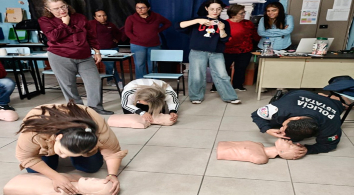 Imparte Proximidad Social capacitación en primeros auxilios a docentes de primaria en La Paz