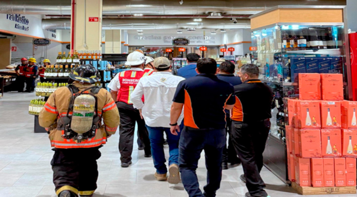 Con atención inmediata, descarta Protección Civil fuga de gas en centro comercial de CSL
