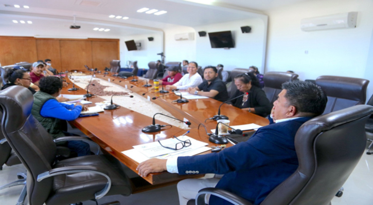 Autoridades de Los Cabos y locatarios del Tianguis "Las Palmas" acuerdan acciones para mejorar las condiciones de limpieza, el orden y la seguridad