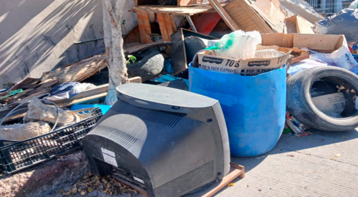 Supervisan inspectores de vía pública de La Paz 73 predios obstruidos en la ciudad