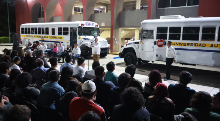Entregó gobernador Víctor Castro vehículos y equipos que fortalecen la formación de estudiantes en la UABCS