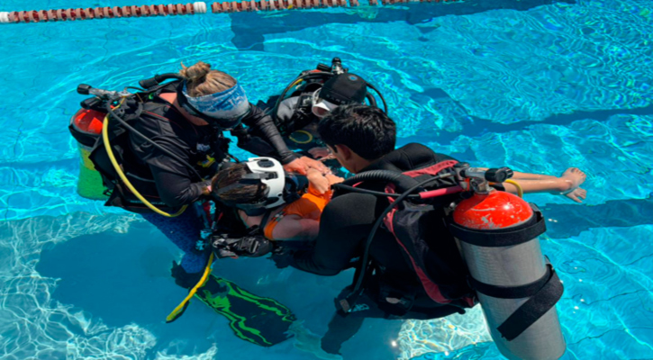 Más de 15 personas con discapacidad participan en la primera jornada de buceo inclusivo 2026 en La Paz