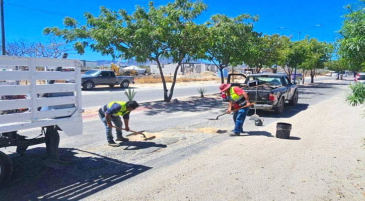 Atiende “Caza Baches” afectaciones en bulevar del fraccionamiento Costa Dorada, en SJC