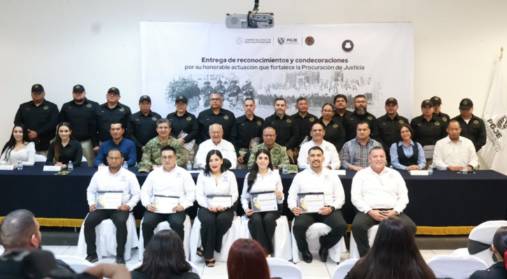 Entrega Gobernador reconocimientos y estímulos al personal destacado de la PGJE