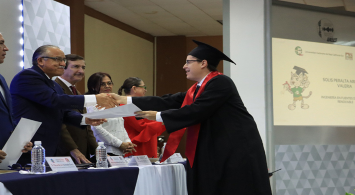 Se gradúan 190 estudiantes de la UABCS Campus La Paz