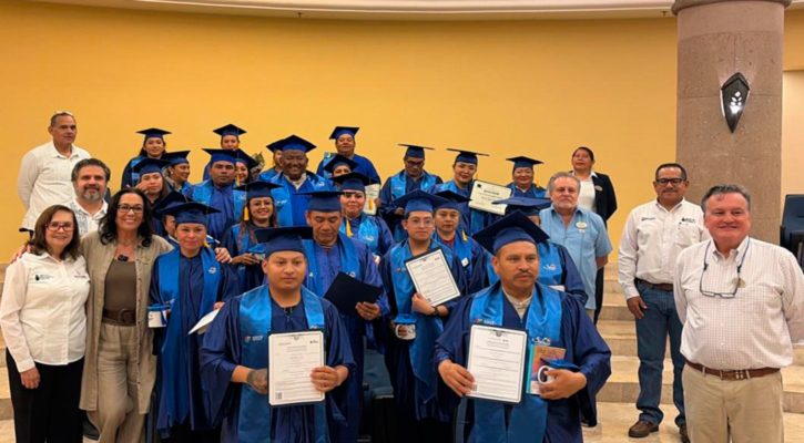 Entrega IEEA certificados educativos a jóvenes y adultos en CSL