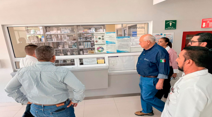 Supervisa gobernador Víctor Castro avances de obras de salud que benefician a la población de Comondú