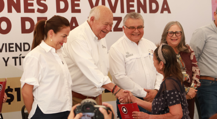 Fortalece Víctor Castro el bienestar familiar con la entrega de 59 viviendas en la colonia La Pasión