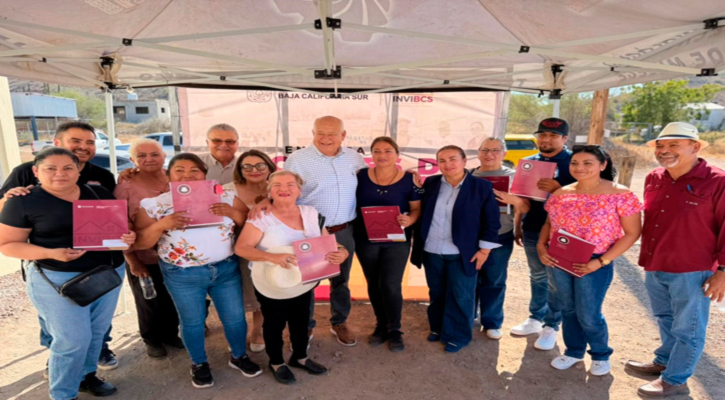 Entrega gobernador Víctor Castro viviendas a familias de Mulegé y anuncia obras prioritarias