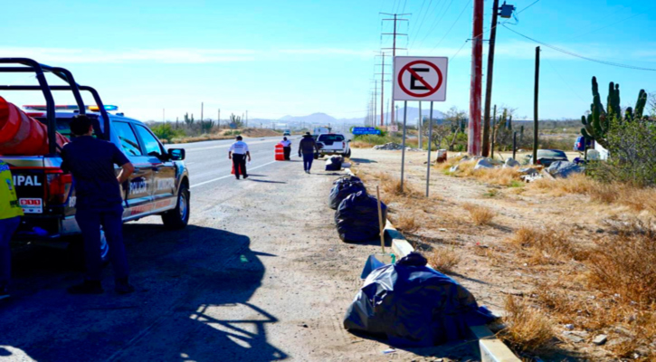Realizan jornada de concientización y limpieza en carretera hacia CSL