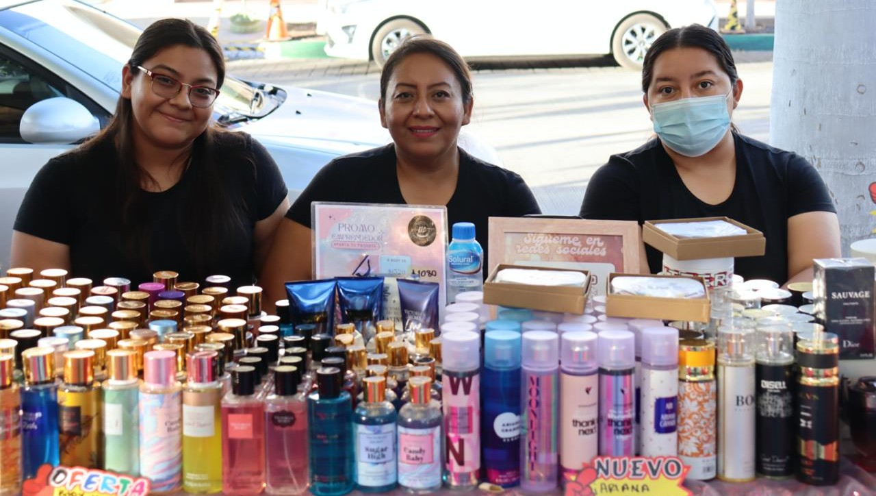 Bazar Comunitario de la STByDS genera ingresos para mujeres emprendedoras en La Paz