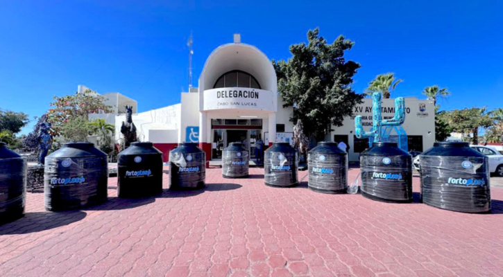 Entregan tinacos a familias de CSL para mejorar acceso al agua