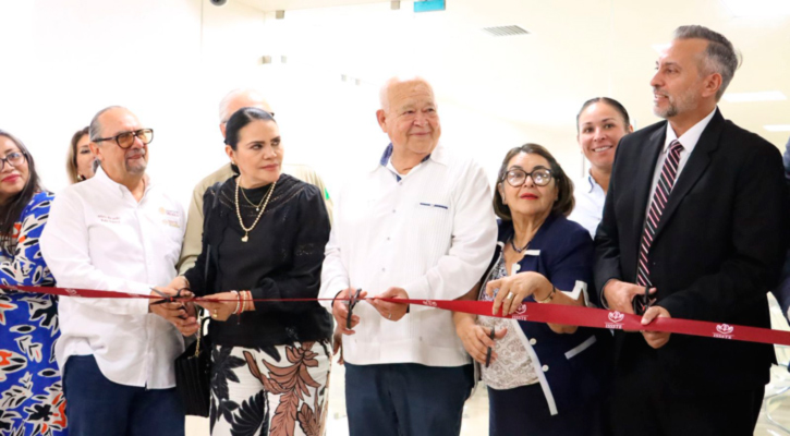 Inaugura Gobernador área de hemodiálisis en clínica del Issste en CSL