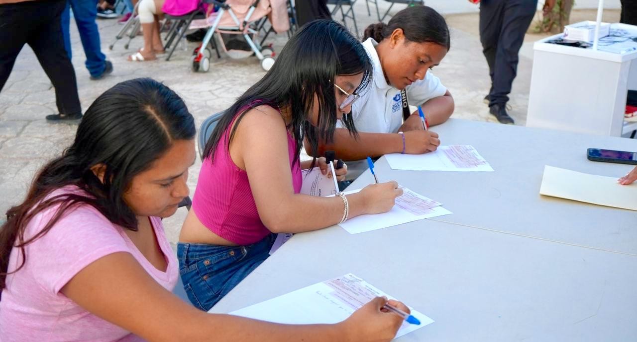 Entrega Ayuntamiento de Los Cabos 20 apoyos a madres jóvenes en CSL