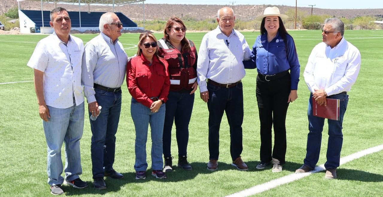 Avanza rehabilitación del campo de futbol en San Ignacio en beneficio de sus habitantes: Víctor Castro