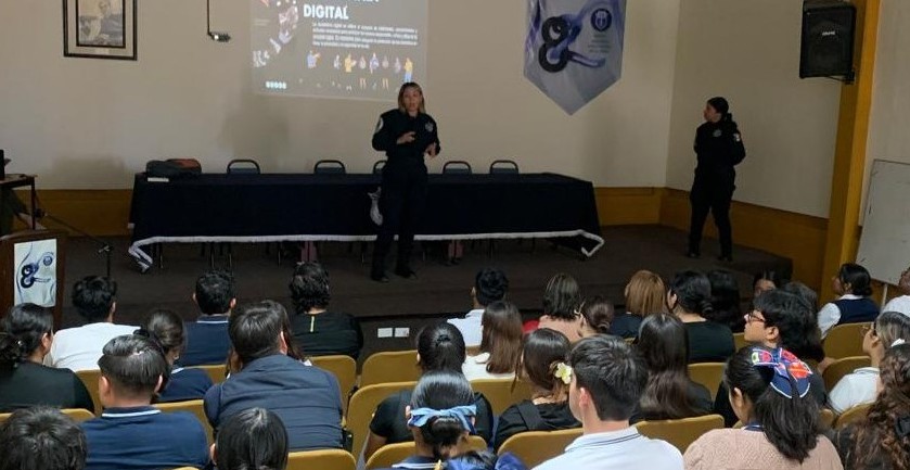 Preparan a futuros docentes de BCS para prevenir riesgos digitales