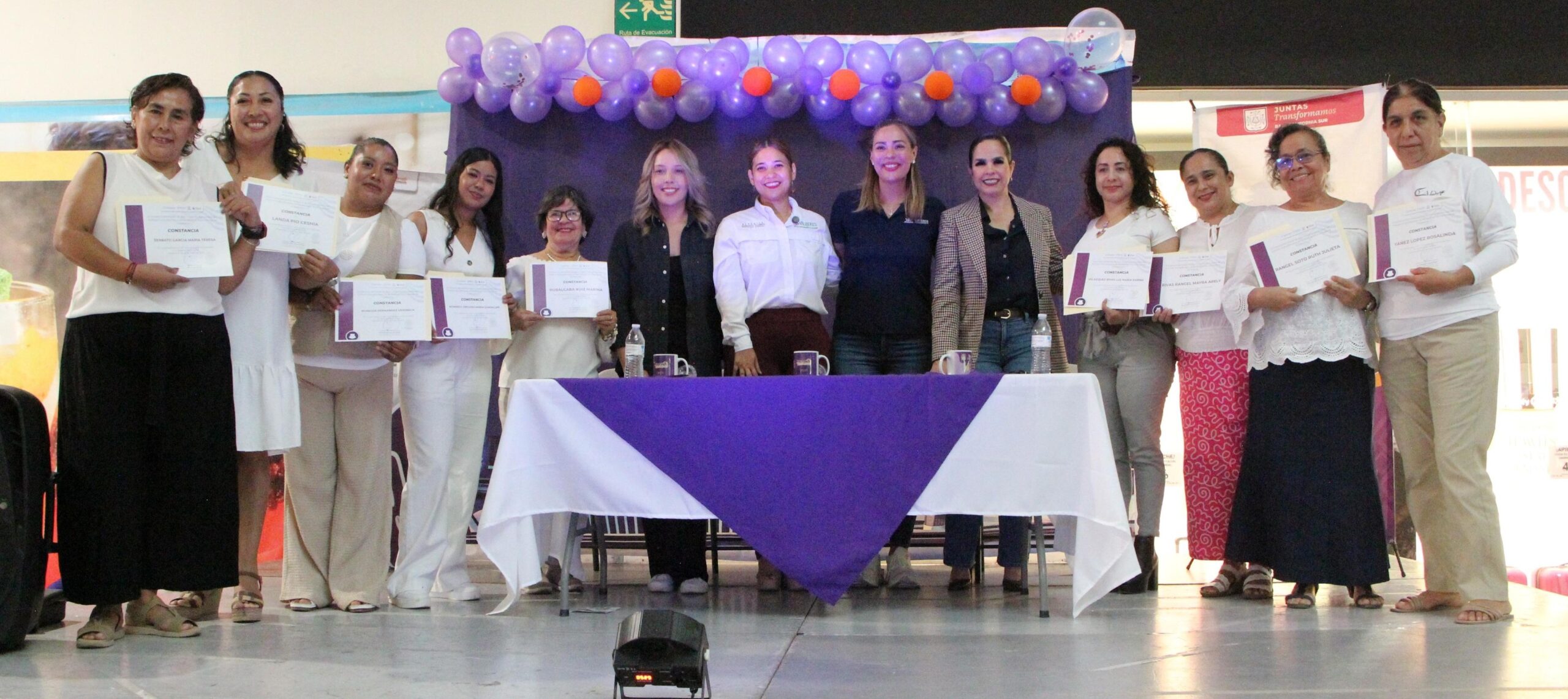 Más de 100 mujeres concluyen capacitaciones impulsadas por ISMujeres en CSL