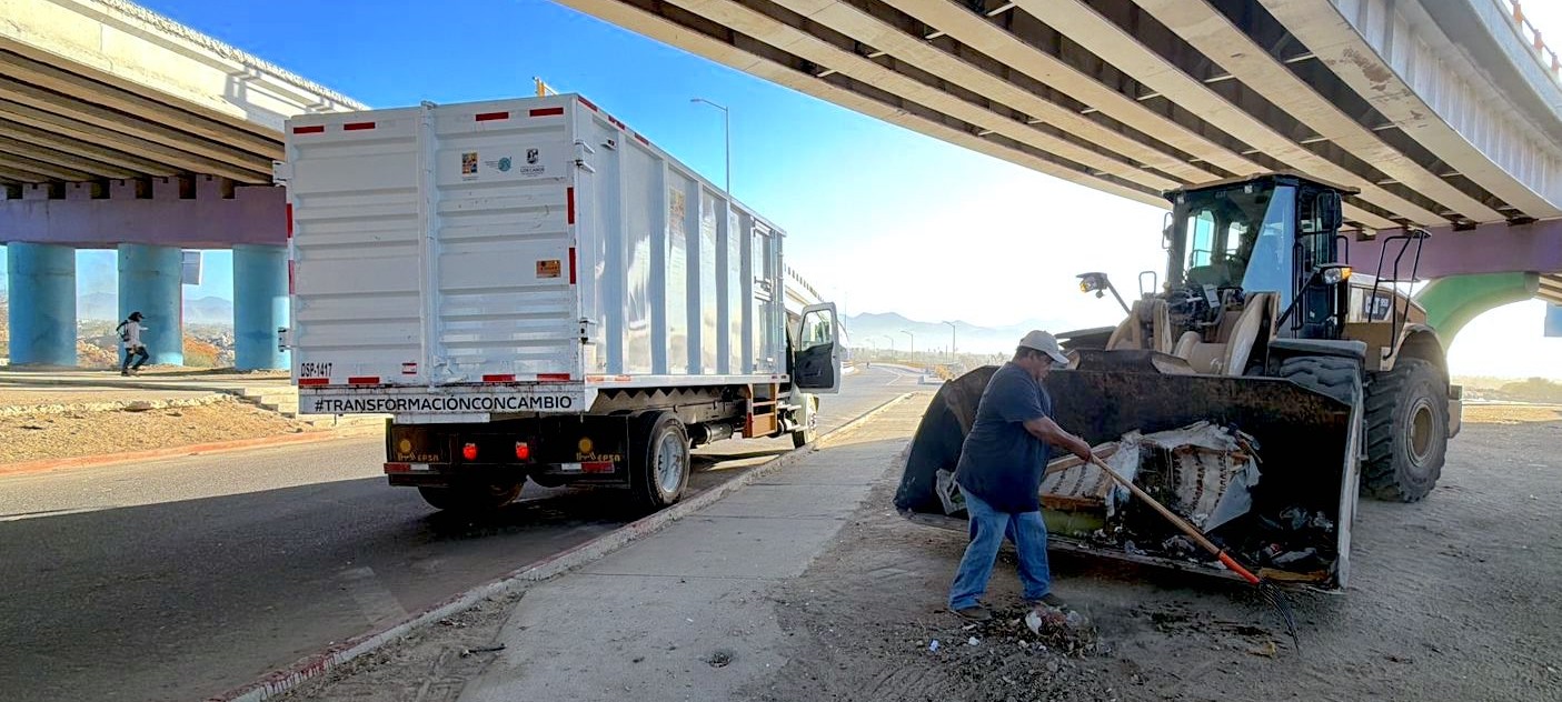 Retira Servicios Públicos basura y cacharros en colonias de CSL