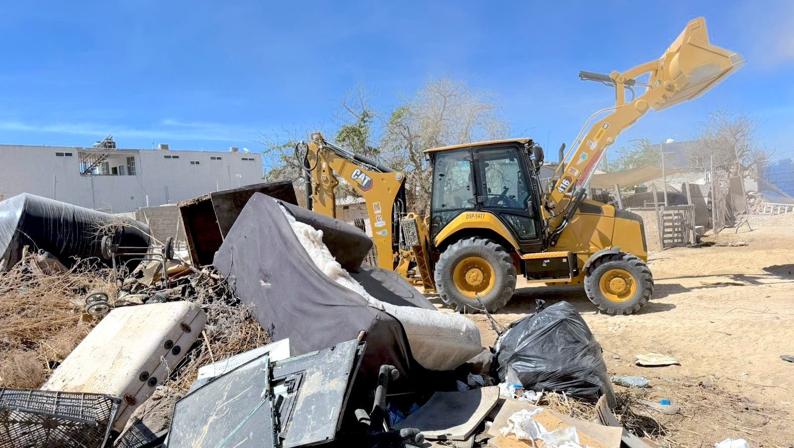 Retira Servicios Públicos cacharros y refuerza limpieza en colonia Mezquite, en CSL