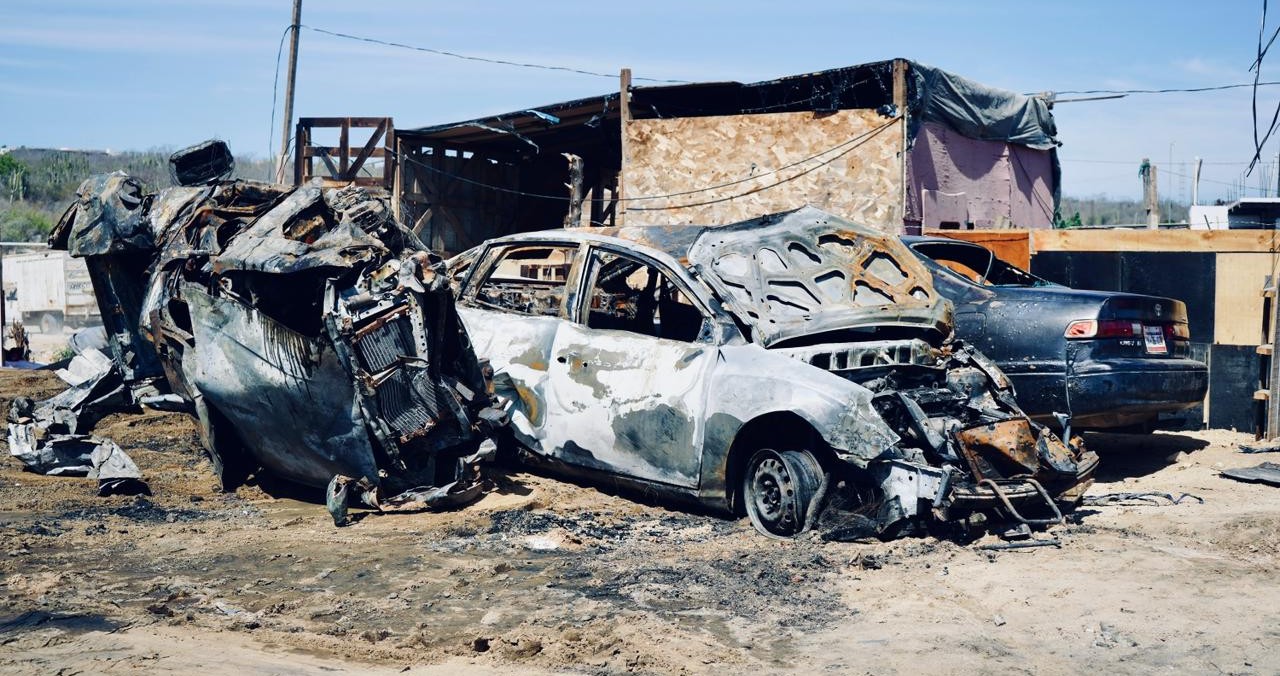 Atiende gobierno de Los Cabos familias afectadas por incendio en colonia López Obrador en CSL