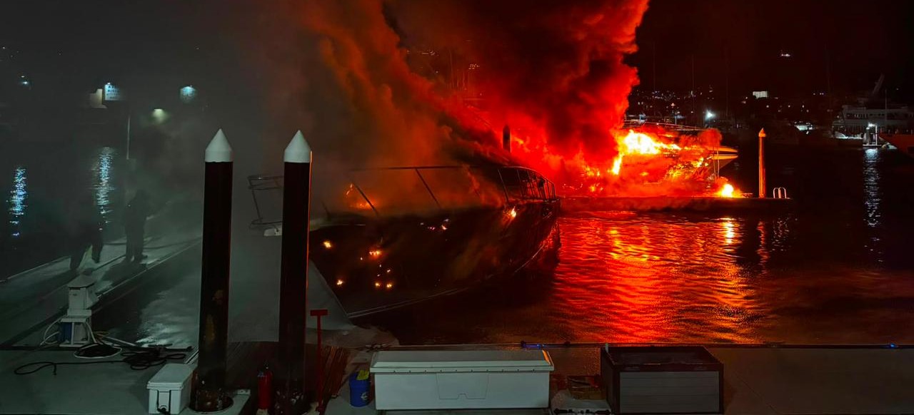 Atendieron bomberos CSL incendio de embarcaciones; hay una persona no localizada 