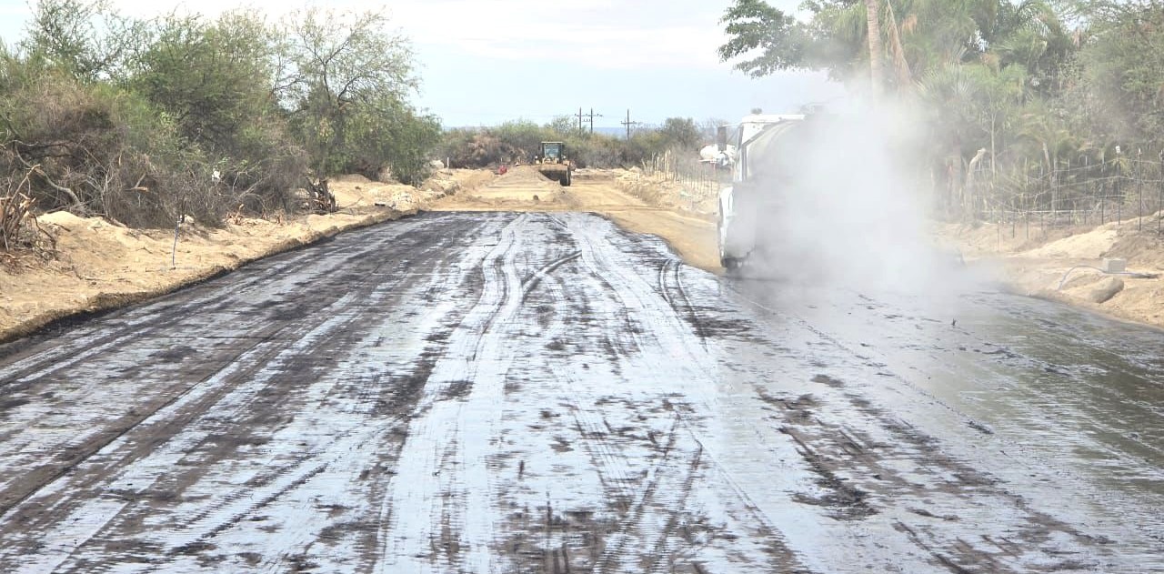 Registra avance del 45% la pavimentación del camino a El Ancón en Los Barriles
