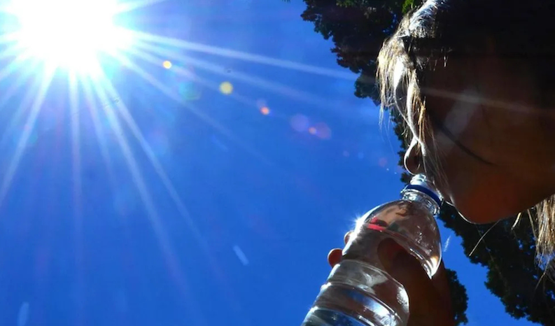 Huracán “Genoveva” se aleja de costas mexicanas; dejaría algunas lluvias aunque el calor persistirá