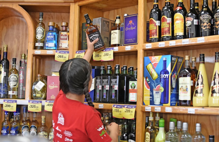 Aprobó Cabildo de La Paz descuentos a quienes regularicen licencias de alcohol irregulares