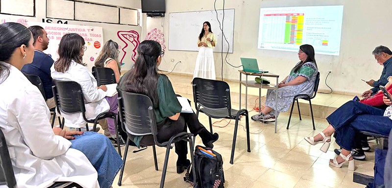 Capacita Salud de BCS sobre manejo clínico de pacientes con dengue y rickettsia