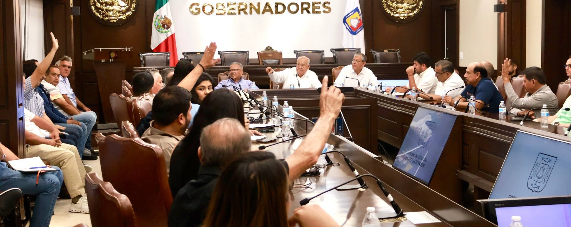Suma gobierno de BCS esfuerzos con empresarios para reconstruir viviendas afectadas por incendio en Comondú Suma gobierno de BCS esfuerzos con empresarios para reconstruir viviendas afectadas por incendio en Comondú