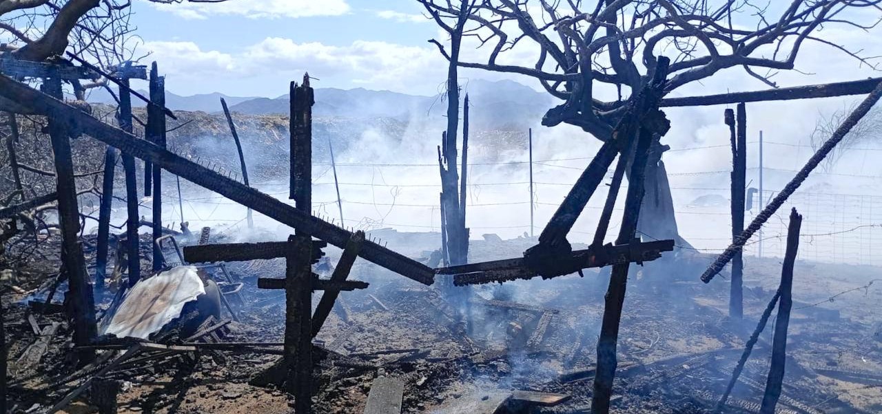 Controlan Bomberos el incendio del basurero de Santiago
