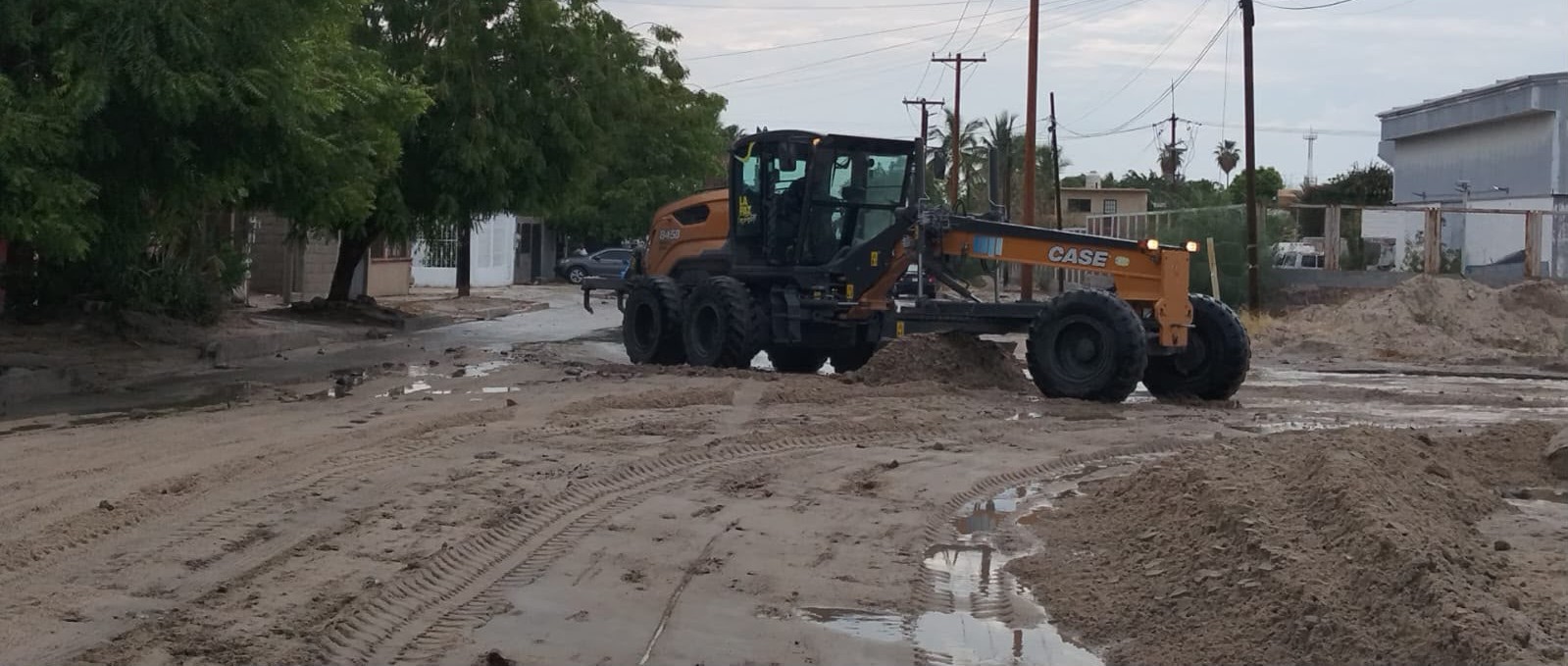 Desplegó Ayuntamiento de La Paz maquinaria y personal para atender zonas afectadas por las lluvias
