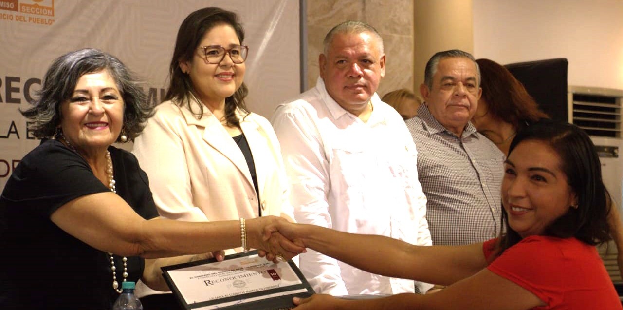 Reconoce gobierno del Estado a personal administrativo al servicio de la educación en BCS